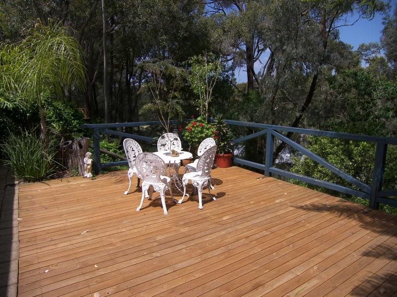 24 Feldman Crescent, Parkerville WA 6081