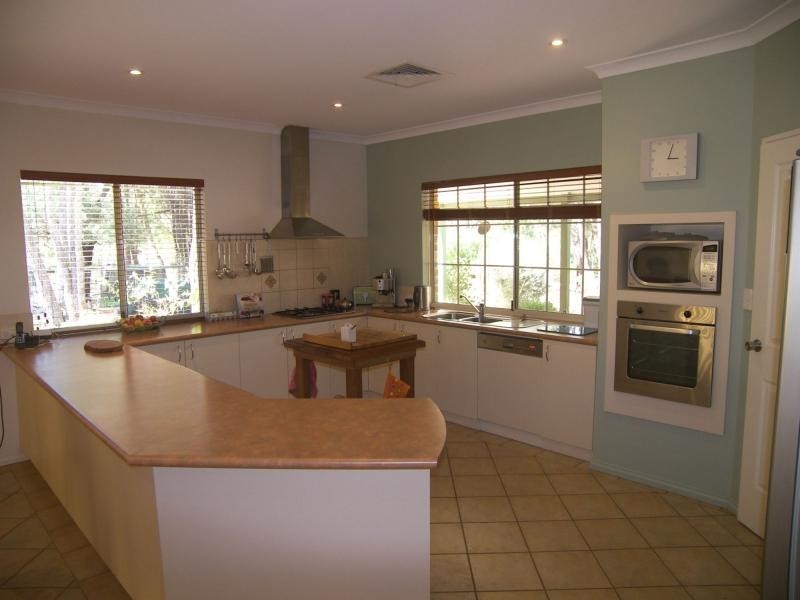 1 Goddard Place, Stoneville WA 6081