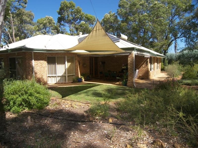 1 Goddard Place, Stoneville WA 6081