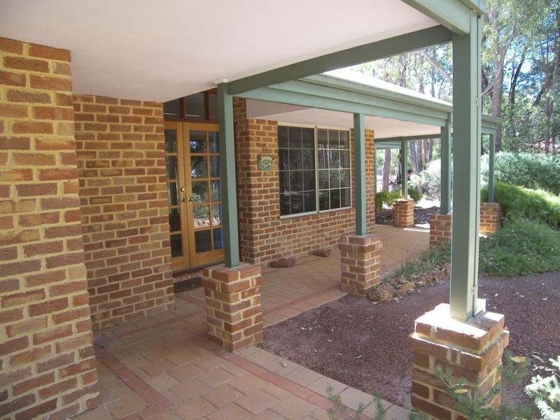 1 Goddard Place, Stoneville WA 6081