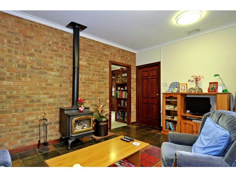 6 Tee Avenue, Mundaring WA 6073