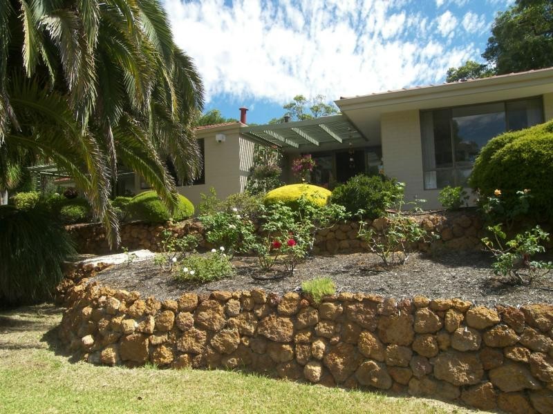 25 Jarrah Road, Mundaring WA 6073