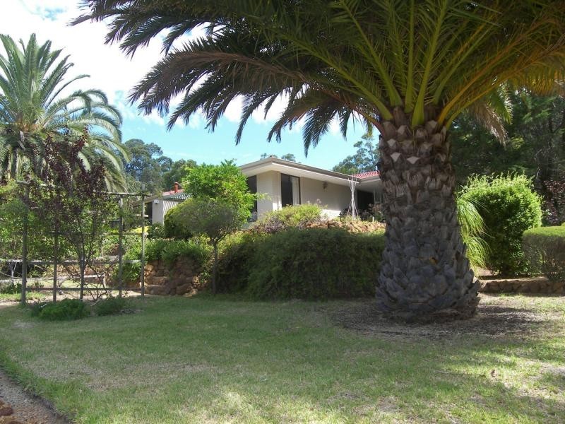 25 Jarrah Road, Mundaring WA 6073