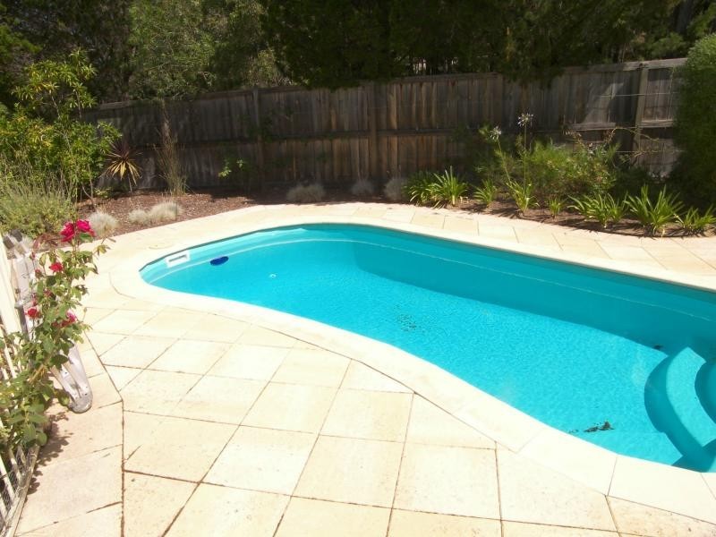 25 Jarrah Road, Mundaring WA 6073