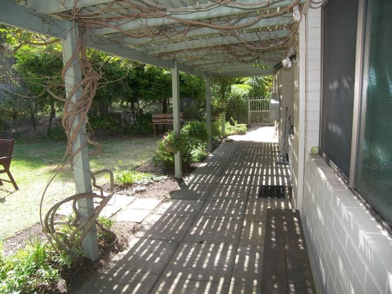 25 Jarrah Road, Mundaring WA 6073