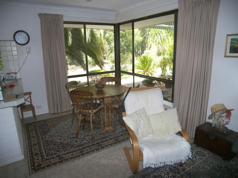 25 Jarrah Road, Mundaring WA 6073