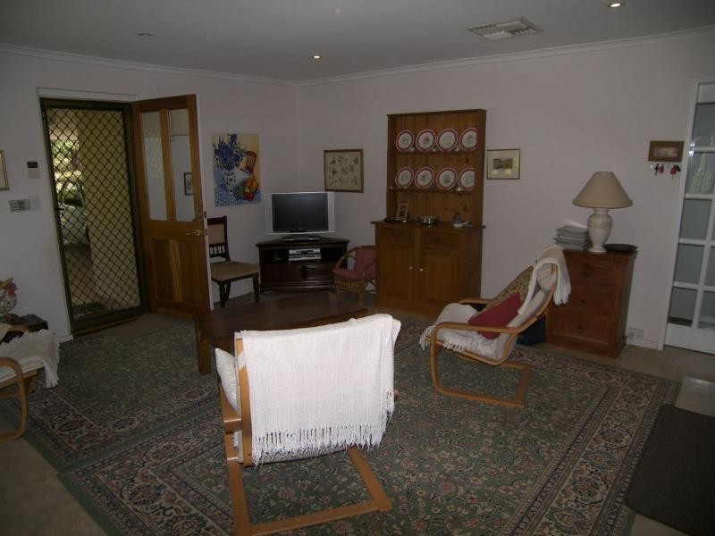 25 Jarrah Road, Mundaring WA 6073