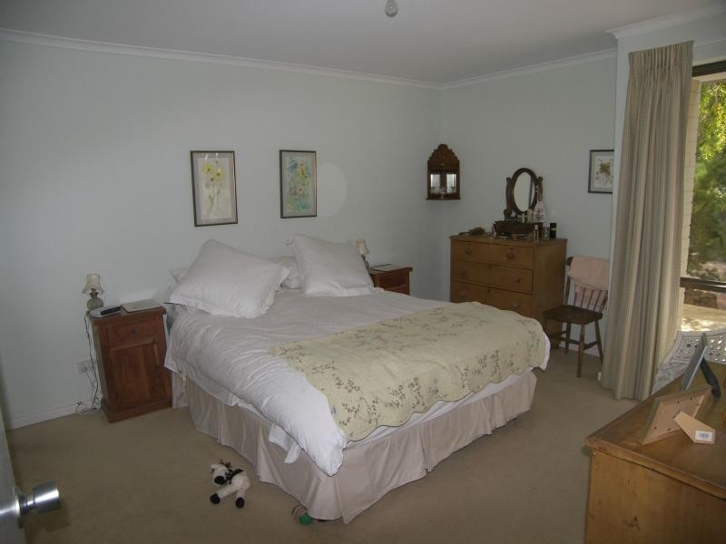 25 Jarrah Road, Mundaring WA 6073