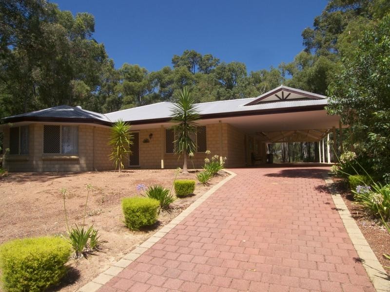 2 Selkirk Road, Mundaring WA 6073