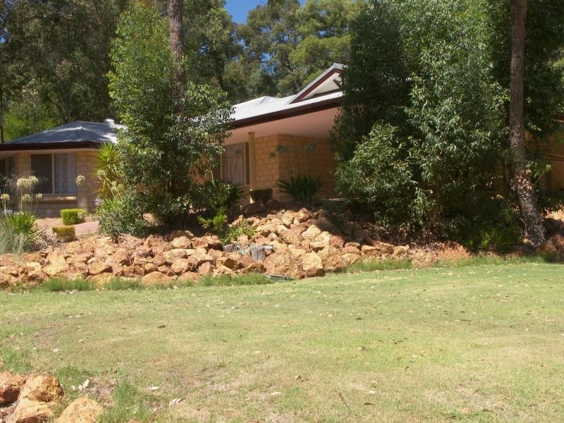 2 Selkirk Road, Mundaring WA 6073