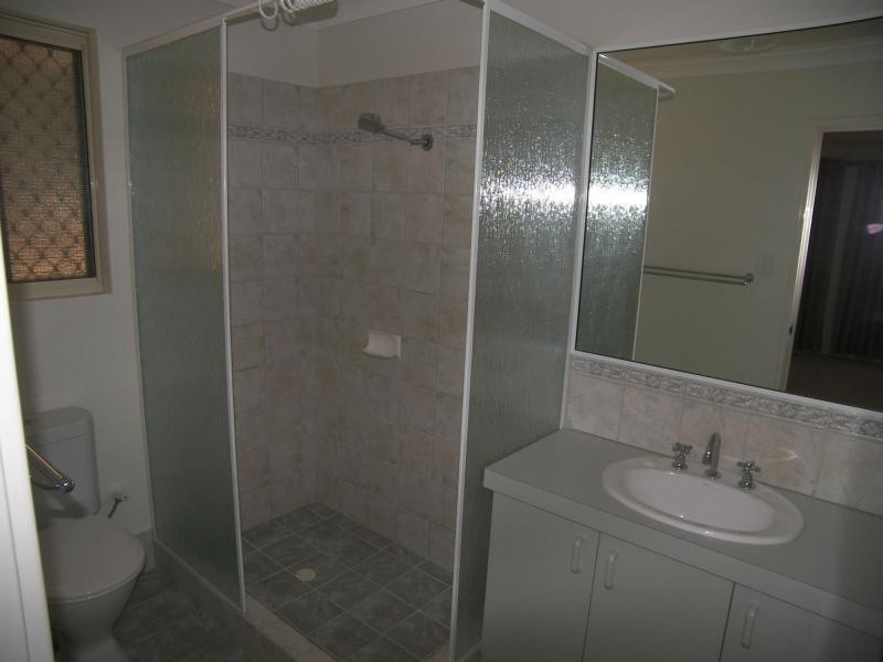 2 Selkirk Road, Mundaring WA 6073