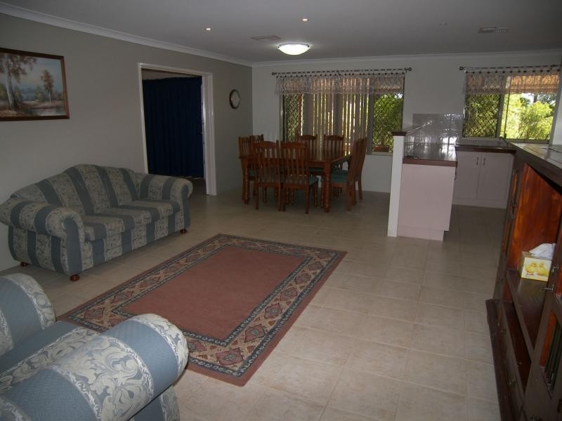 2 Selkirk Road, Mundaring WA 6073