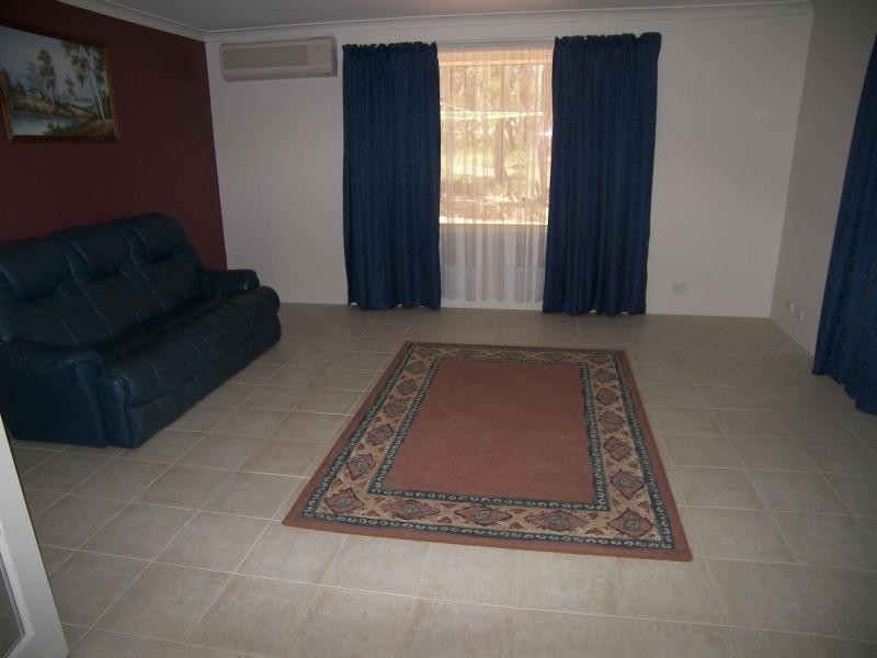 2 Selkirk Road, Mundaring WA 6073