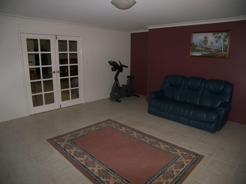 2 Selkirk Road, Mundaring WA 6073