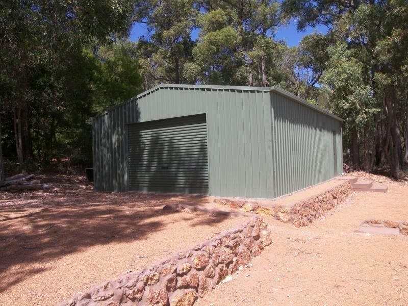 2 Selkirk Road, Mundaring WA 6073