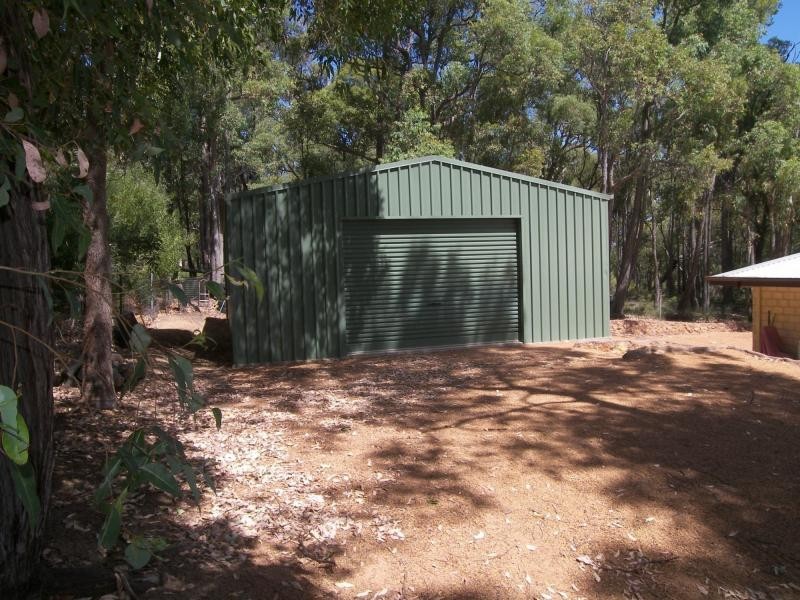 2 Selkirk Road, Mundaring WA 6073