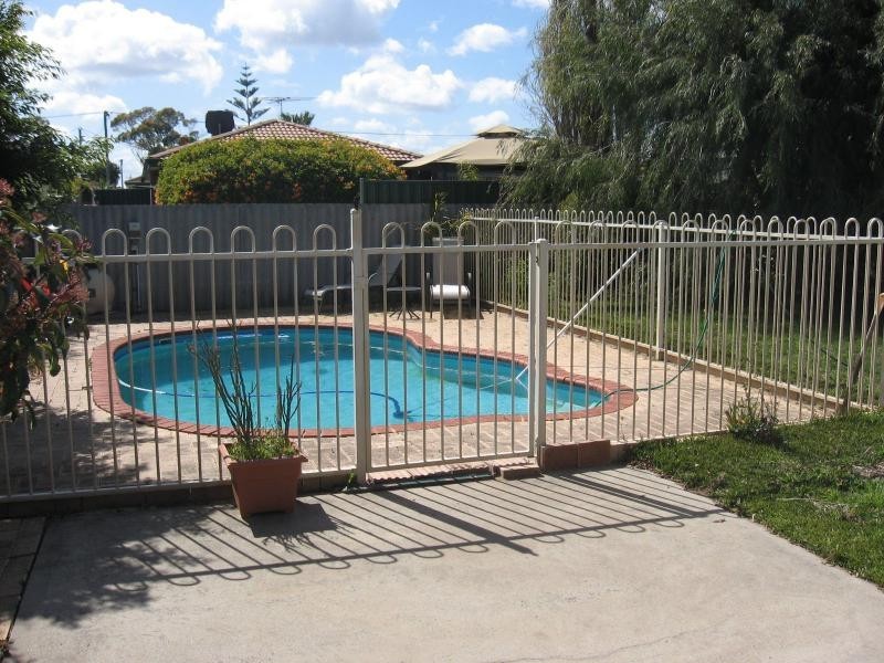 2 Tanby Place, Cooloongup WA 6168