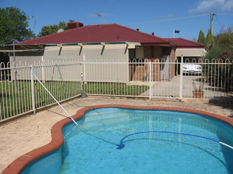 2 Tanby Place, Cooloongup WA 6168