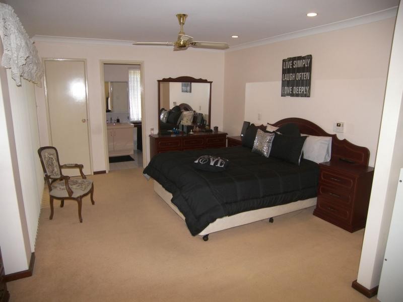 16 Settler Place, Greenmount WA 6056