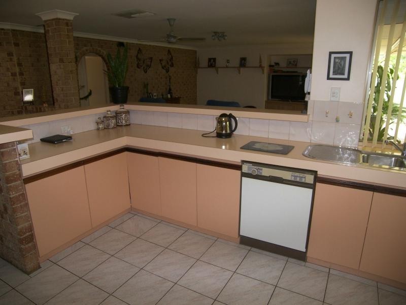 16 Settler Place, Greenmount WA 6056