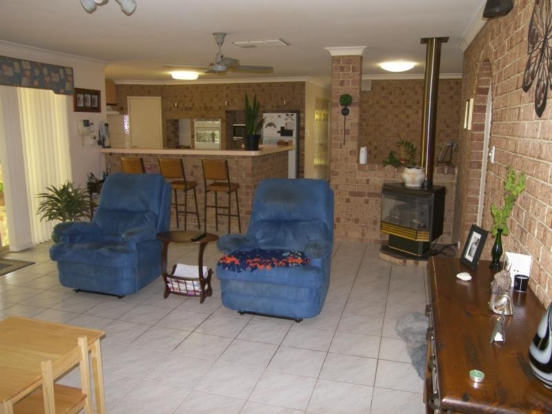 16 Settler Place, Greenmount WA 6056