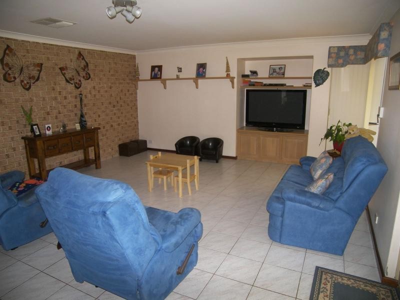 16 Settler Place, Greenmount WA 6056