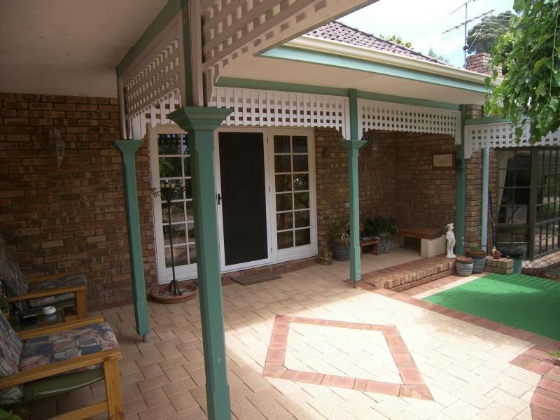 6 Tee Avenue, Mundaring WA 6073