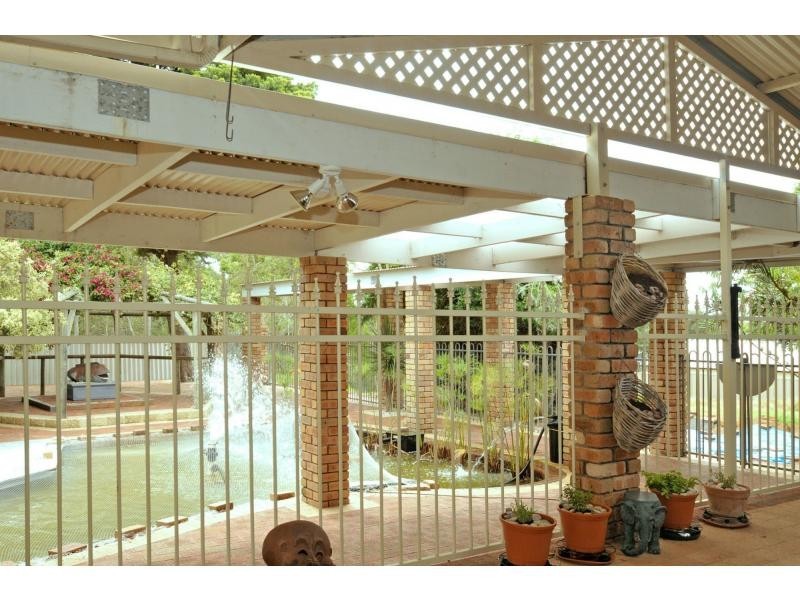 6 Tee Avenue, Mundaring WA 6073