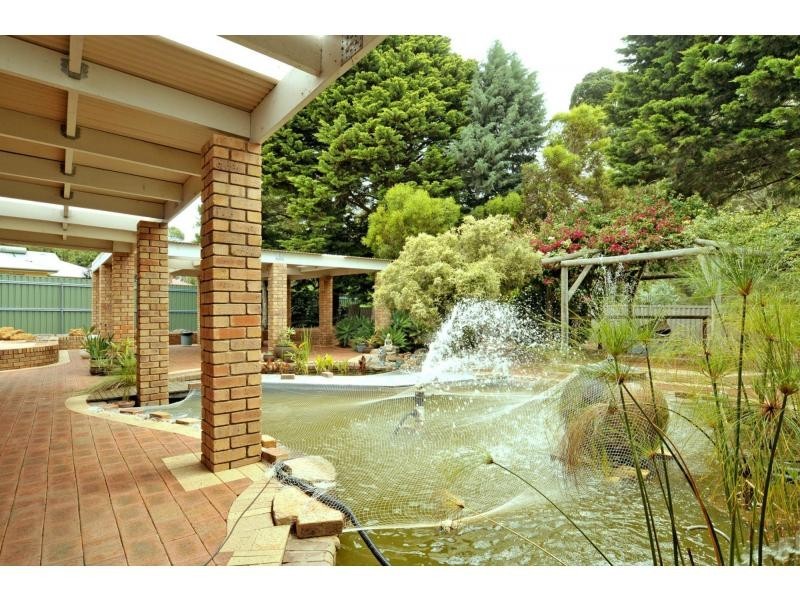 6 Tee Avenue, Mundaring WA 6073