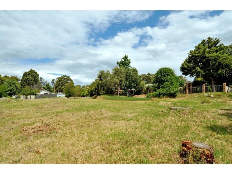 6 Tee Avenue, Mundaring WA 6073