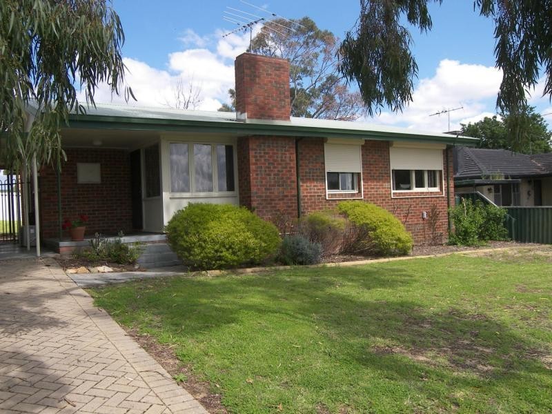 14 Clianthus Way, Koongamia WA 6056