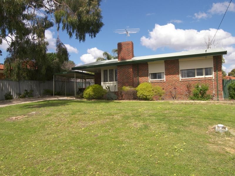 14 Clianthus Way, Koongamia WA 6056