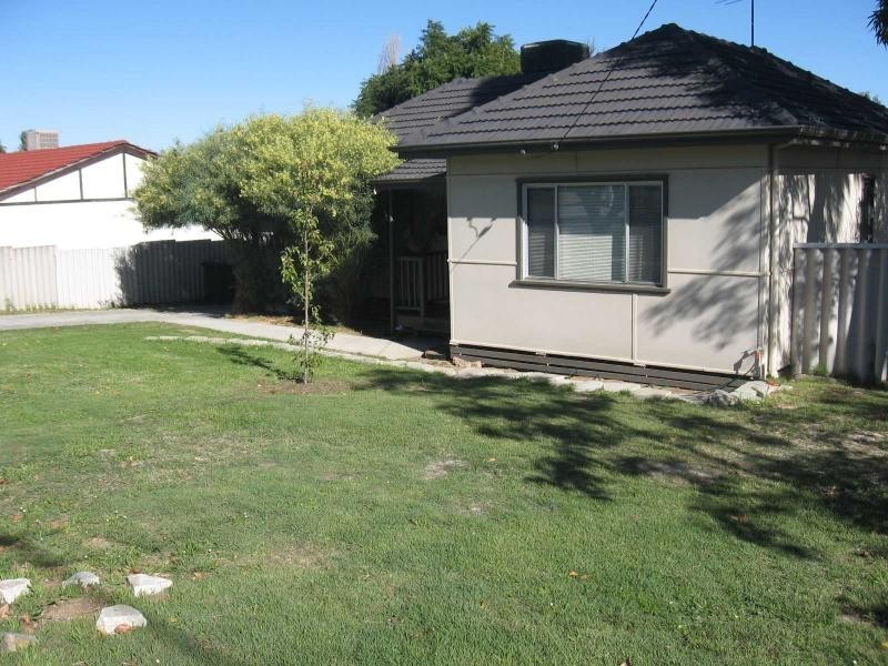 3 Jinda Road, Koongamia WA 6056