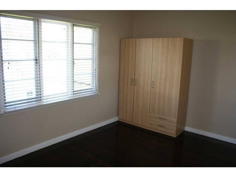 27 Jinda Road, Koongamia WA 6056