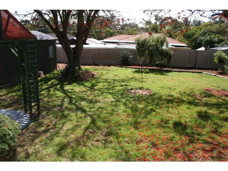 27 Jinda Road, Koongamia WA 6056