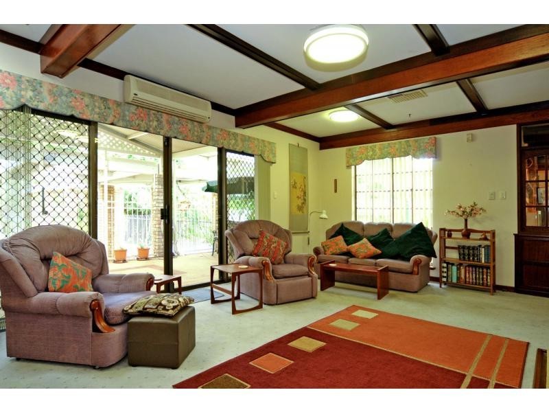 6 Tee Avenue, Mundaring WA 6073