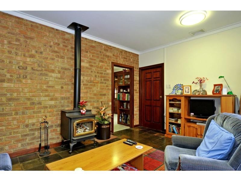 6 Tee Avenue, Mundaring WA 6073