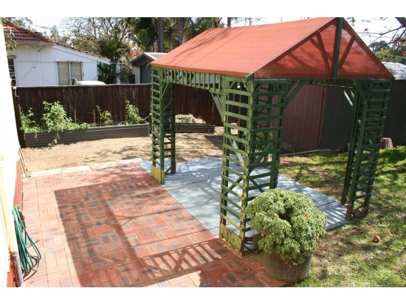 27 Jinda Road, Koongamia WA 6056