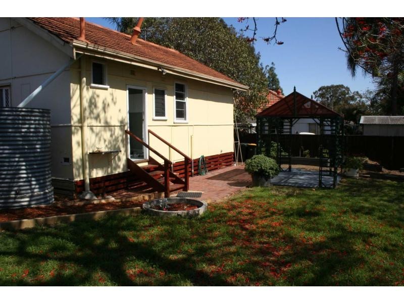 27 Jinda Road, Koongamia WA 6056