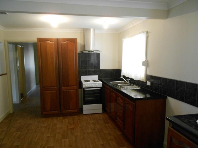 20 Clianthus Way, Koongamia WA 6056