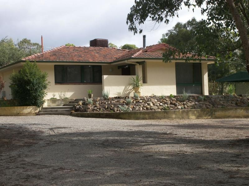 17 National Park Road, Swan View WA 6056