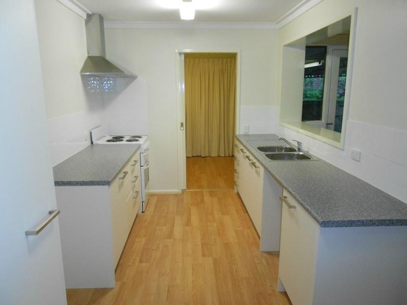 33 Abbott Way, Swan View WA 6056