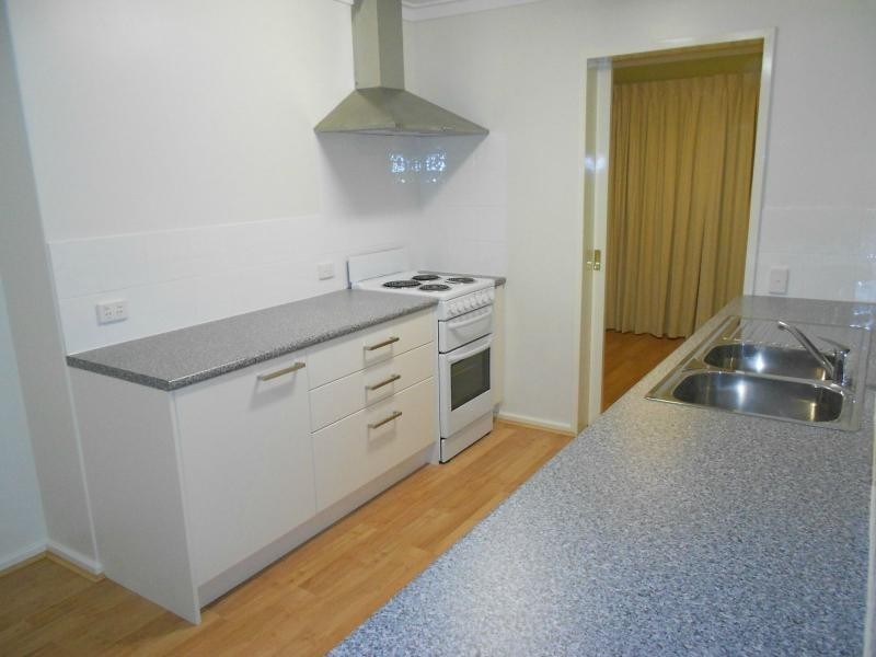 33 Abbott Way, Swan View WA 6056