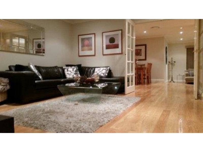 4 Lone Pine Way, Greenmount WA 6056
