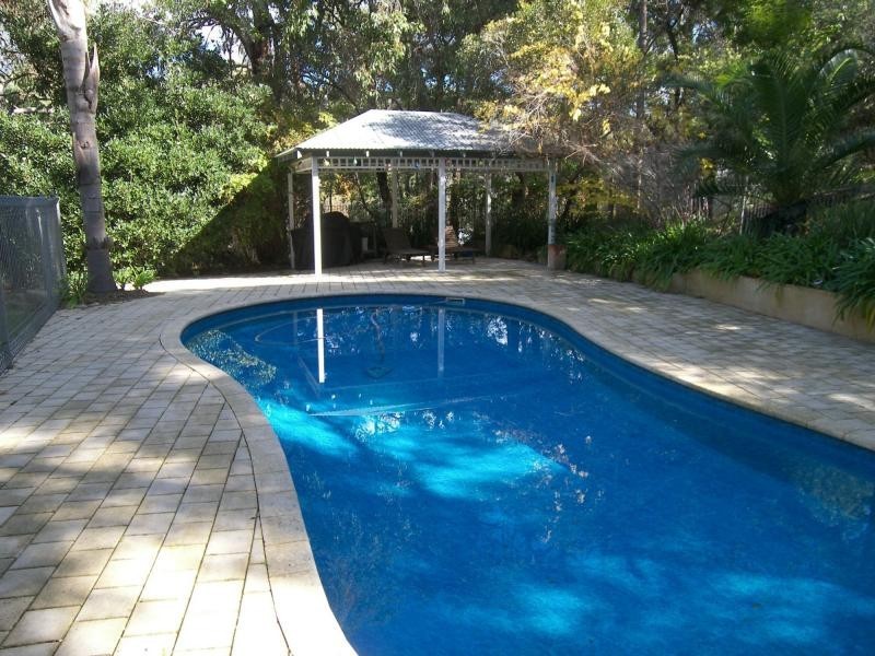 105 Morrell Road, Glen Forrest WA 6071