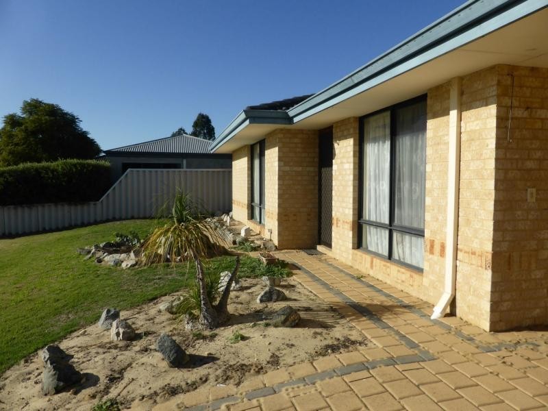 7 Yorgan Entrance, South Guildford WA 6055