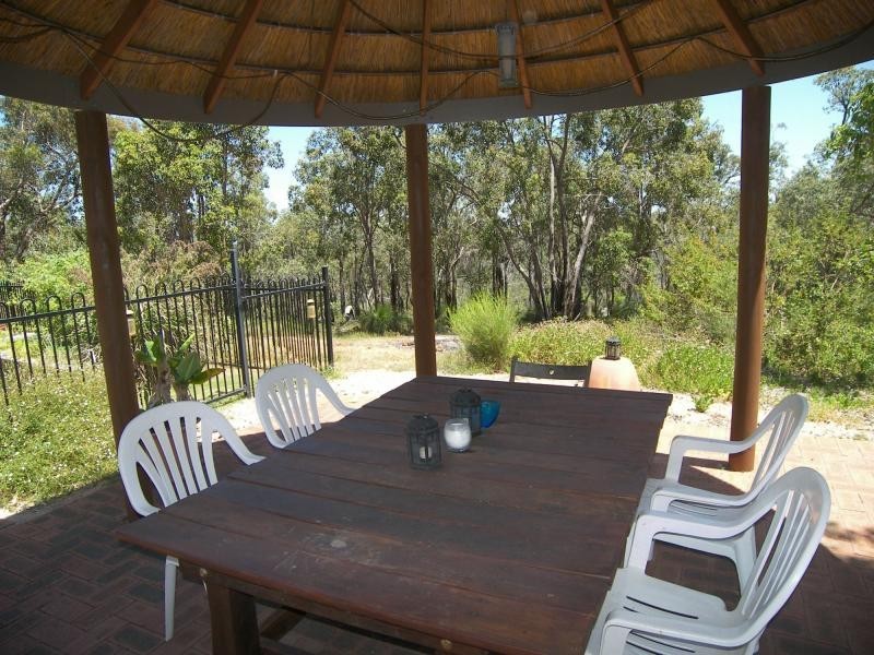 100 Bushlands Road, Hovea WA 6071