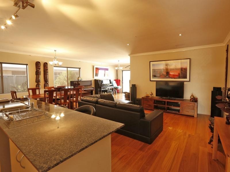 26 Astrolabe Way, Swan View WA 6056