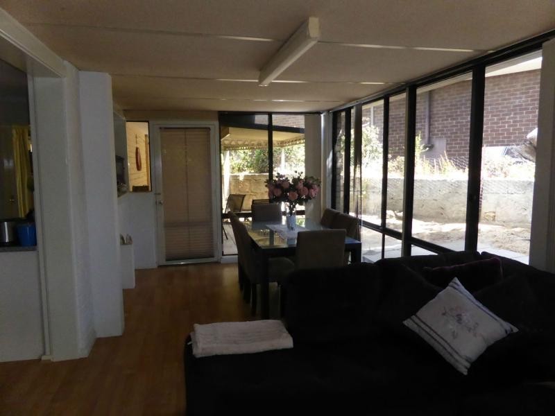 33 Abbott Way, Swan View WA 6056