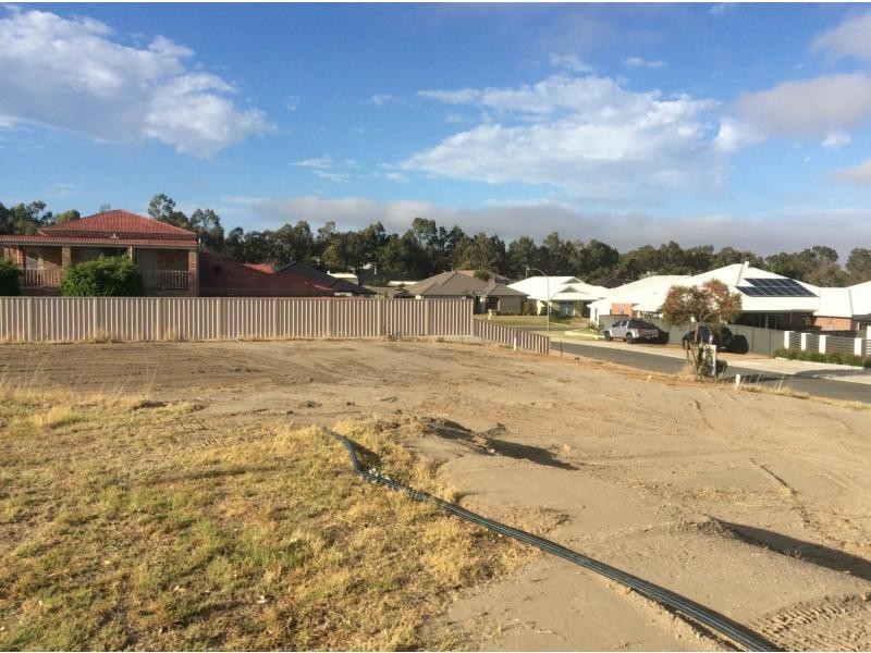 210 Longmore Loop, Swan View WA 6056